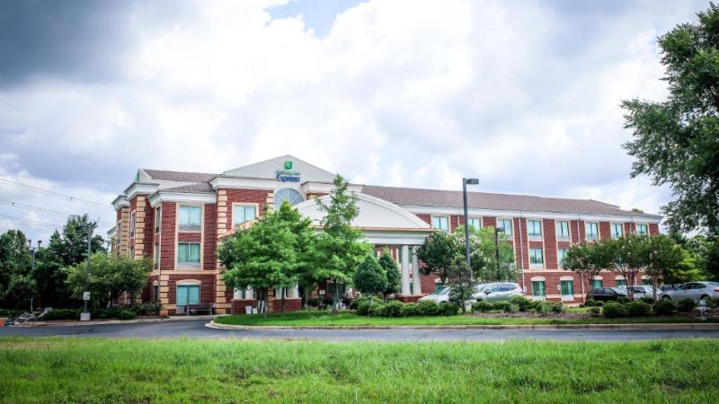 Holiday Inn Express & Suites Memphis/Germantown by IHG, room with private jacuzzi, photo 7