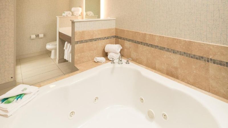 Holiday Inn Express & Suites Portage By IHG