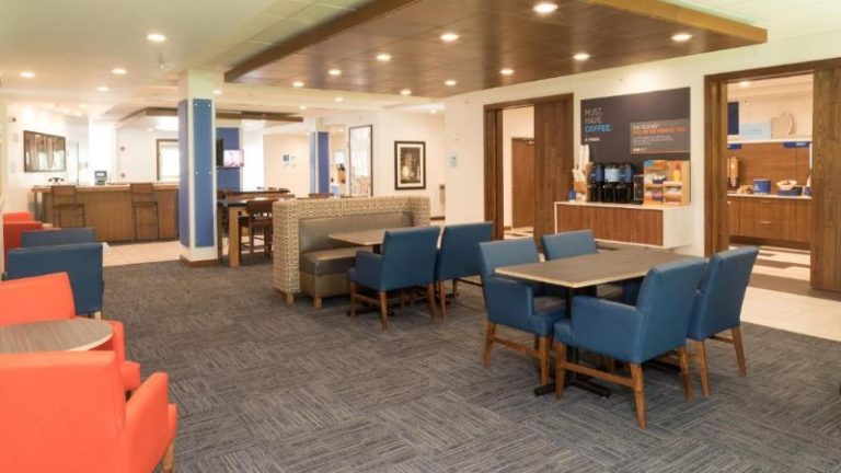 Holiday Inn Express & Suites Portage By IHG