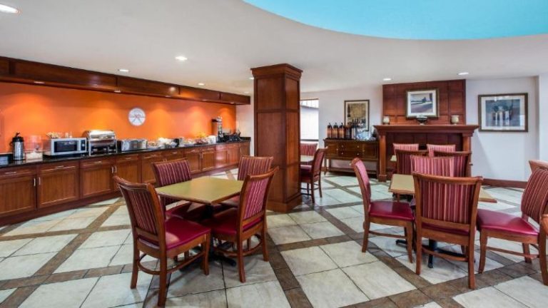 Howard Johnson by Wyndham Evansville East