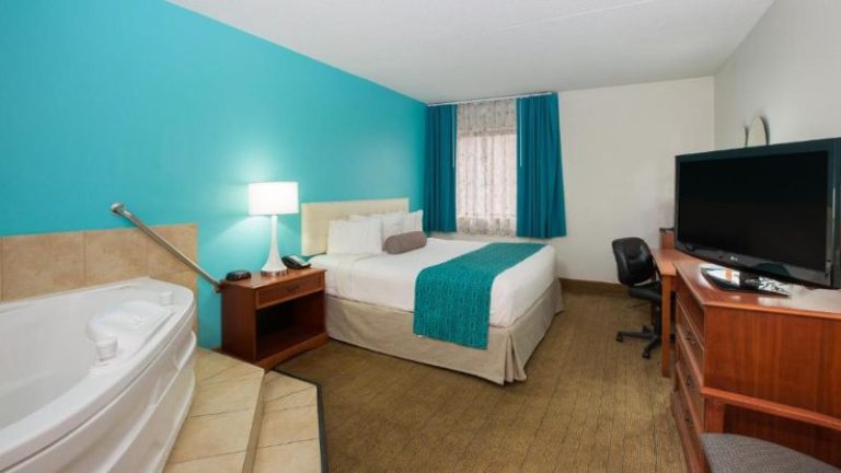 Howard Johnson by Wyndham Evansville East