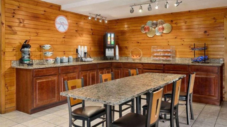 Howard Johnson by Wyndham Pigeon Forge