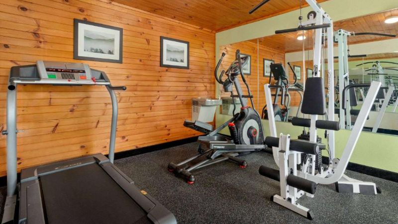 Howard Johnson by Wyndham Pigeon Forge, room with private jacuzzi, photo 8