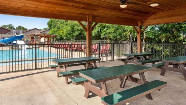 Howard Johnson by Wyndham Pigeon Forge