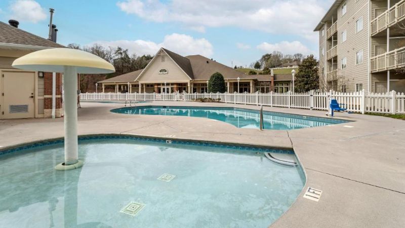 LeConte Hotel & Convention Center, Ascend Hotel Collection Pigeon Forge, room with private jacuzzi, photo 7