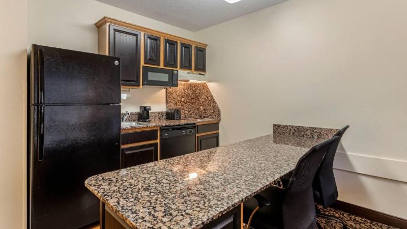 LeConte Hotel & Convention Center, Ascend Hotel Collection Pigeon Forge, room with private jacuzzi, photo 4