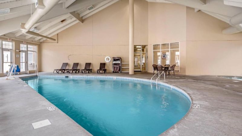 LeConte Hotel & Convention Center, Ascend Hotel Collection Pigeon Forge, room with private jacuzzi, photo 6