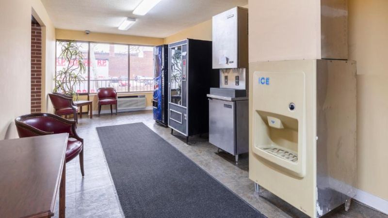 Mansion view Inn & Suites, room with private jacuzzi, photo 8