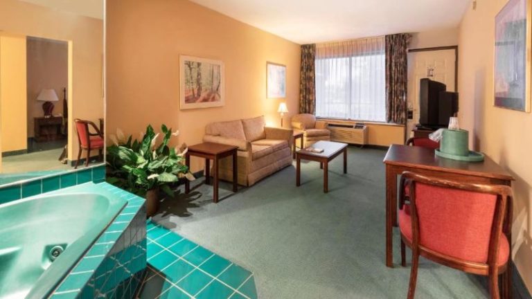Mansion view Inn & Suites