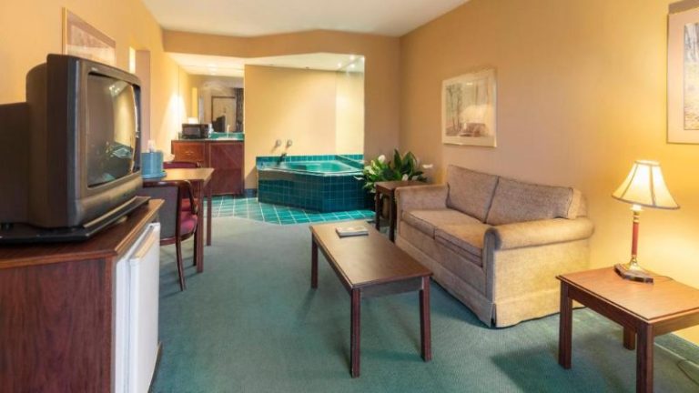 Mansion view Inn & Suites
