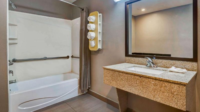 Motel 6 Mesquite, TX – Balch Springs, room with private jacuzzi, photo 5