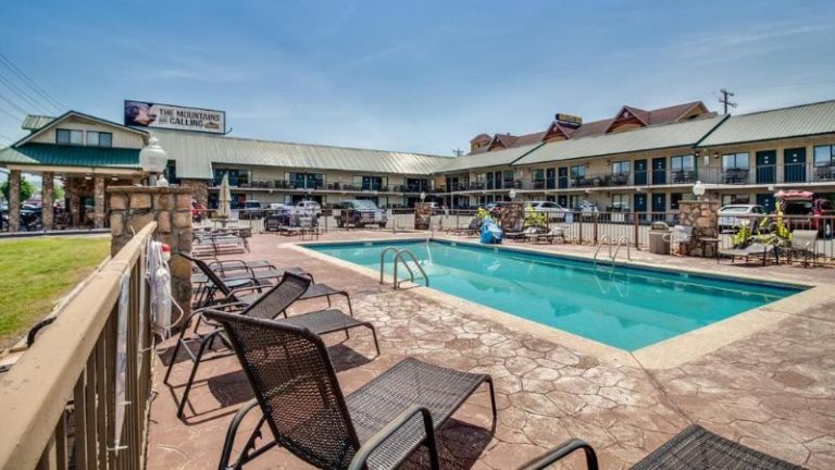 Mountain Breeze Motel