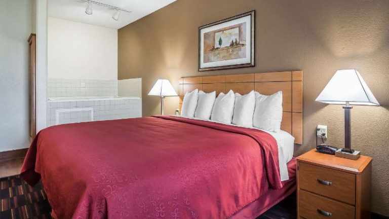 Quality Inn Coralville – Iowa River Landing