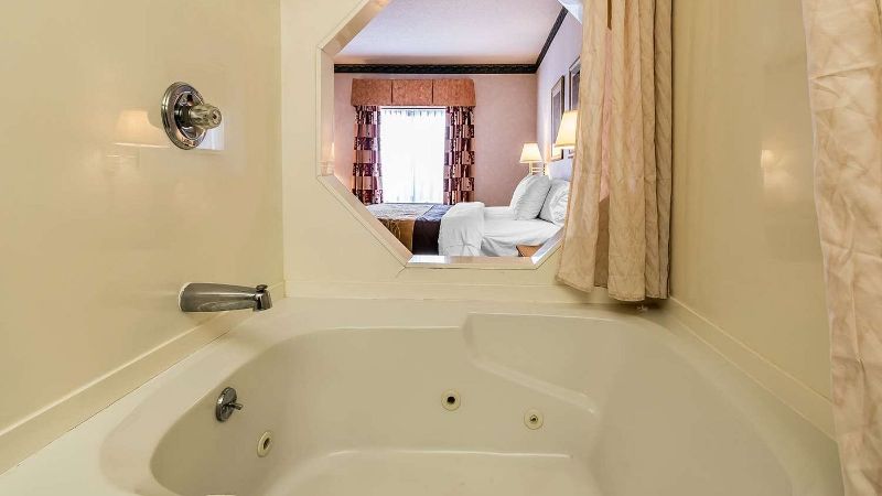 Quality Inn & Suites Evansville North