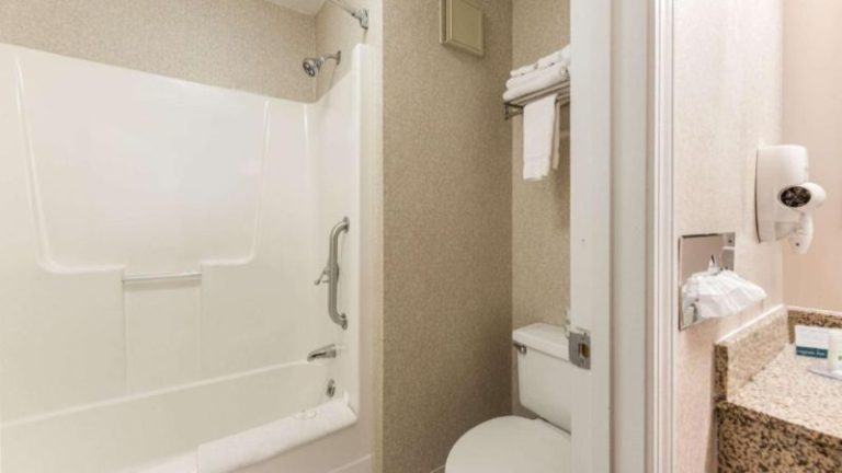 Quality Inn & Suites Portage Central