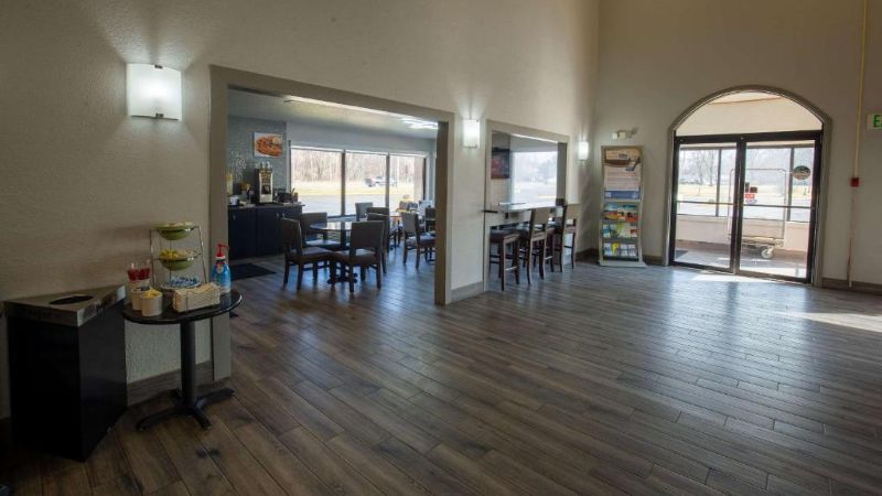 Quality Inn & Suites Portage Central, photo 6