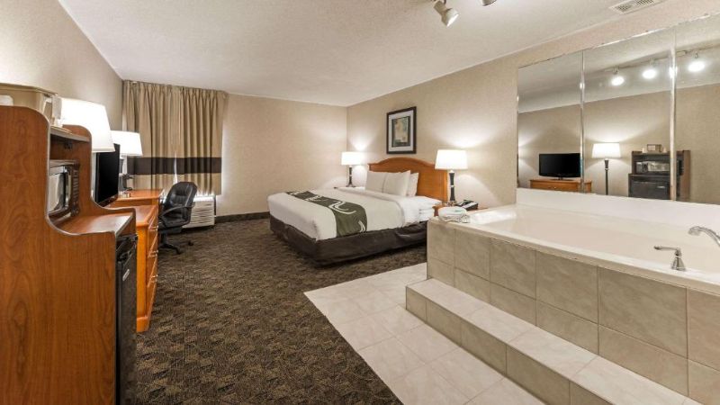 Quality Inn & Suites Portage Central