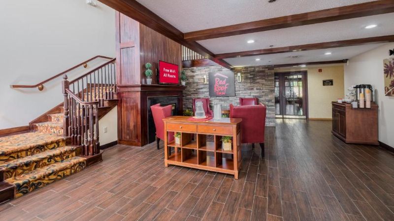 Red Roof Inn & Suites Stafford, Va, room with private jacuzzi, photo 5