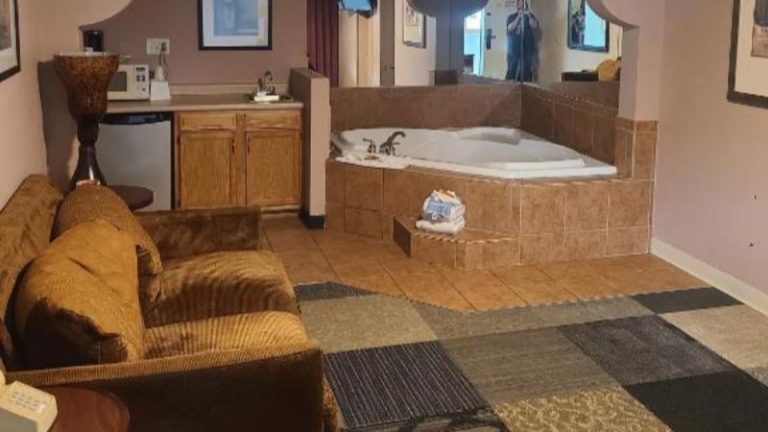 Route 66 Hotel And Conference Center
