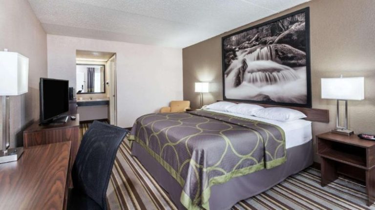 Super 8 By Wyndham Pigeon Forge Dollywood Lane