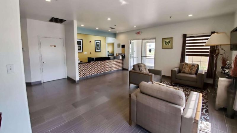 Scottish Inns & Suites Forney/East Dallas, room with private jacuzzi, photo 4
