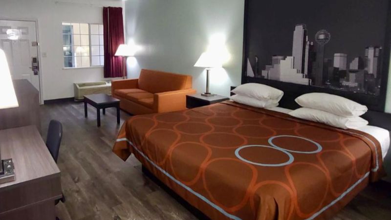 Scottish Inns & Suites Forney/East Dallas, room with private jacuzzi, photo 2