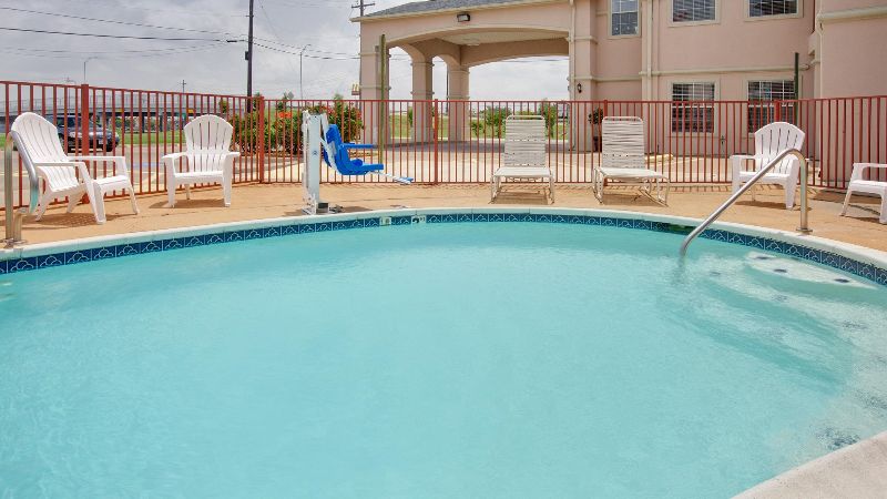 Scottish Inns & Suites Forney/East Dallas, room with private jacuzzi, photo 6