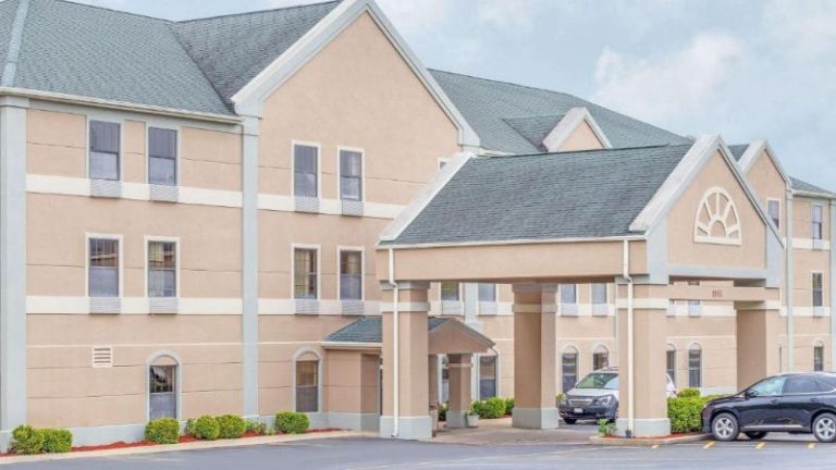 Super 8 by Wyndham Freeport