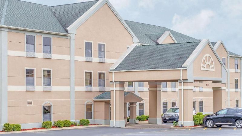 Super 8 by Wyndham Freeport, room with private jacuzzi, photo 5