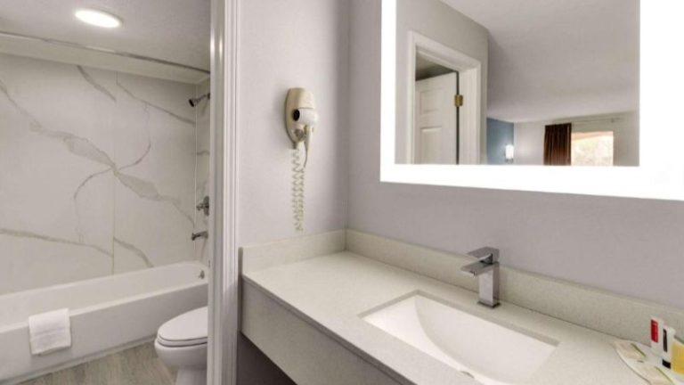 Super 8 by Wyndham Pearl/Jackson/East
