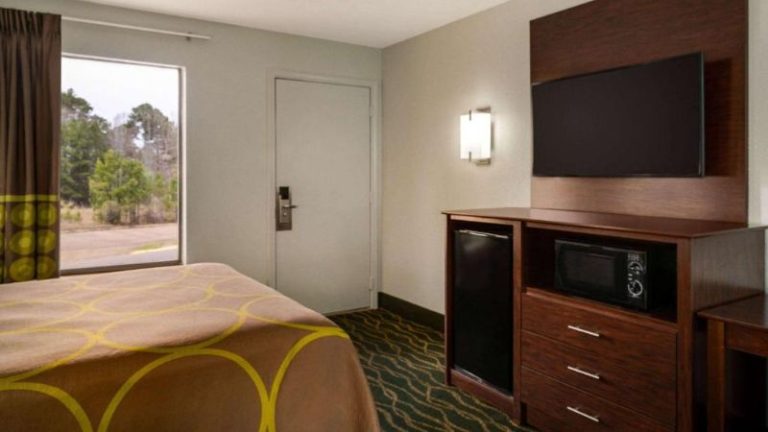 Super 8 by Wyndham Pearl/Jackson/East