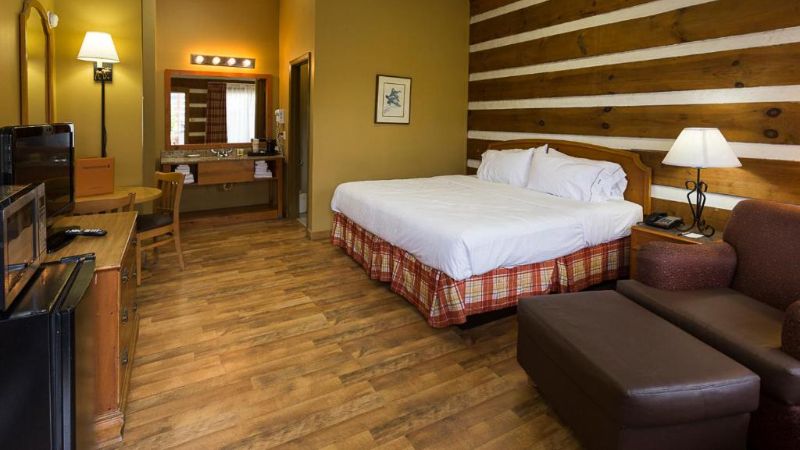 Timbers Lodge Pigeon Forge, room with private jacuzzi, photo 3