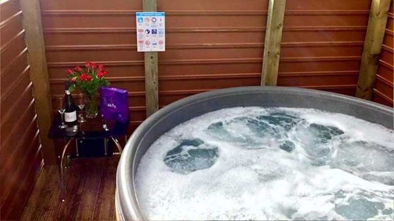 Willow Lodge 13 Hot Tub