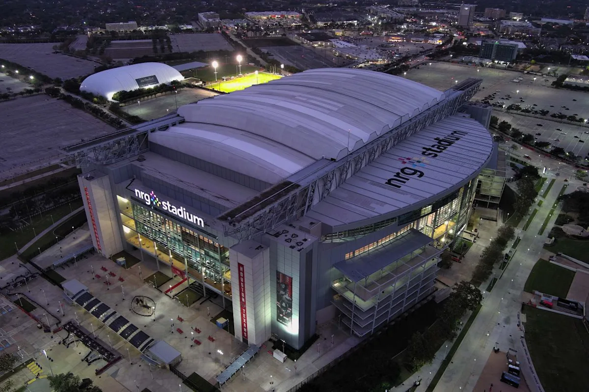 NRG Stadium - jacuzzi hotel room