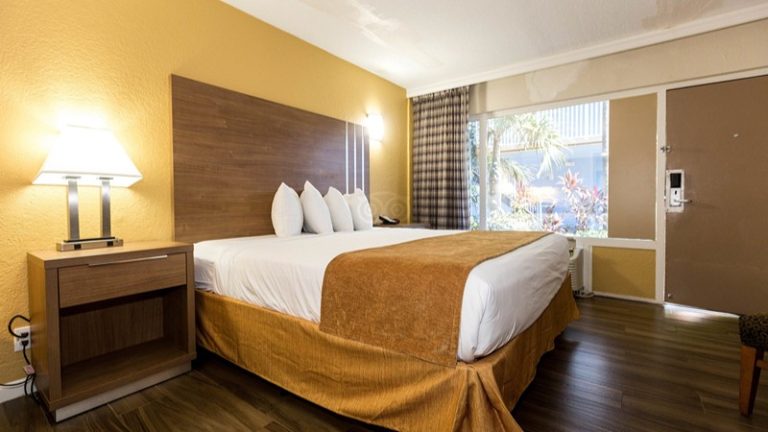 Rodeway Inn & Suites FLL Airport