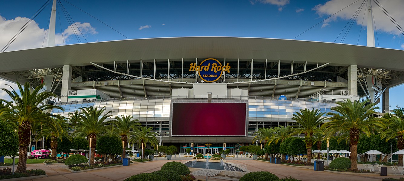 trumpint lp hardrockstadium hero 6932018d08d64 1335x600 1 - jacuzzi hotel room