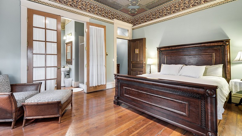 Lumber Baron Inn & Gardens, room with private jacuzzi, photo 4