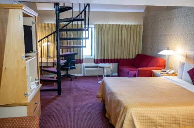 Admiralty Inn and Suites 2