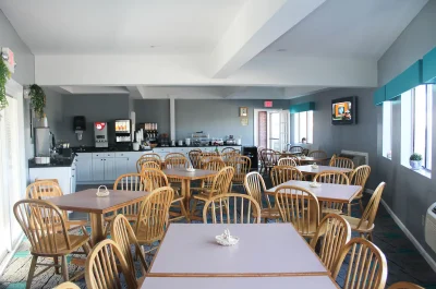 Admiralty Inn and Suites 3