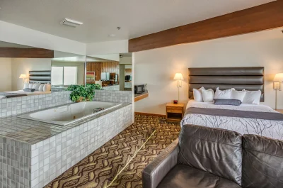 Adobe Resort, Yachats jacuzzi