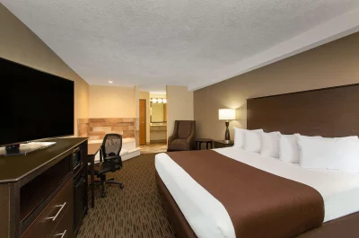 AmericInn by Wyndham Apple Valley jacuzzi