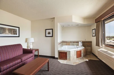 AmericInn by Wyndham Dickinson jacuzzi
