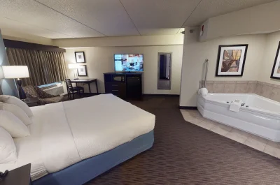 AmericInn by Wyndham Mounds View Minneapolis jacuzzi