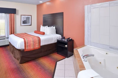Americas Best Value Inn & Suites Clinton Jackson jacuzzi