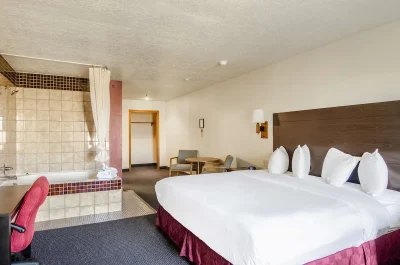 Americas Best Value Inn _ Suites Ft. Collins E at I-25 jacuzzi