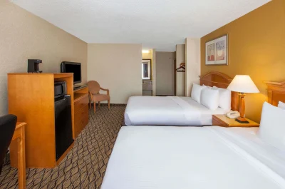 Baymont by Wyndham Canton 1