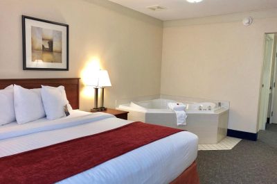 Baymont by Wyndham Grand Rapids SW​ - hotels with jacuzzi in room