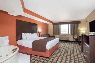 Baymont by Wyndham Lakeville jacuzzi