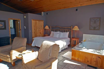 Beaver Lakefront Cabins - Couples Only Getaways 3