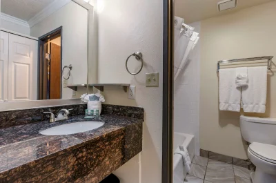 Best Western Airport Albuquerque InnSuites Hotel & Suites 2